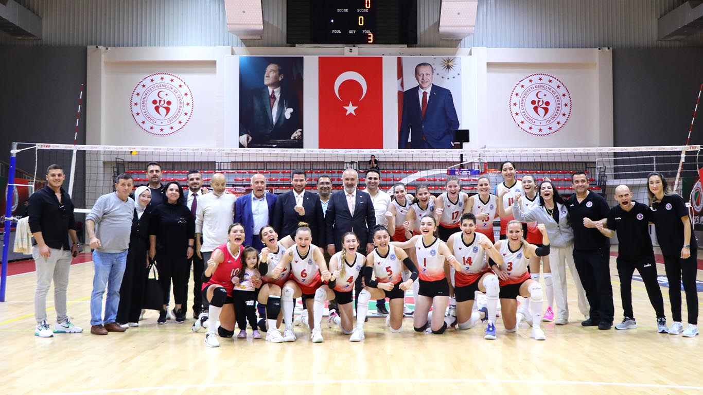 yalova- semt77- yalovaspor- ciftlikkoy- belediye- voleybol- kadın- derbi (2)