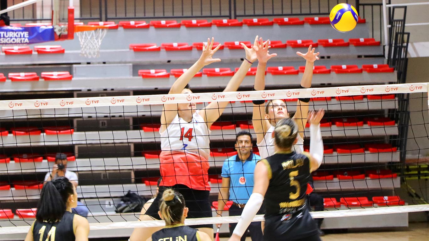 yalova- semt77- yalovaspor- ciftlikkoy- belediye- voleybol- kadın- derbi (4)