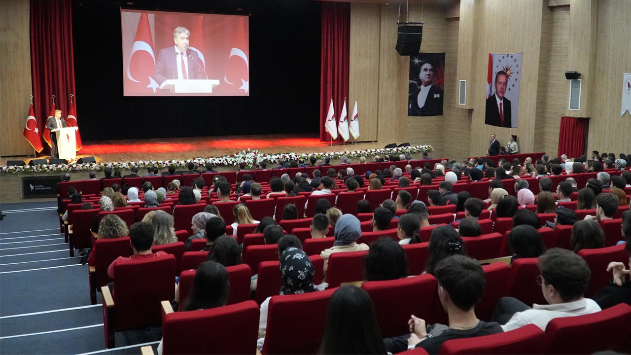 yalova- universite- cumhuriyet- bayram- konferans- 100.yıl (2)
