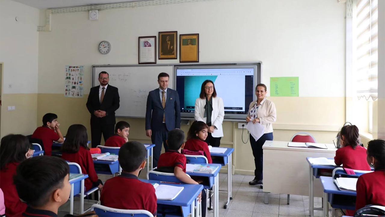 Yalova-Vali-Milli Egitim-Müdür-Cumhuriyet-Hamdi Girgin-Ziyaret2