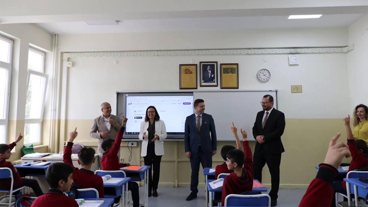 Yalova-Vali-Milli Egitim-Müdür-Cumhuriyet-Hamdi Girgin-Ziyaret4