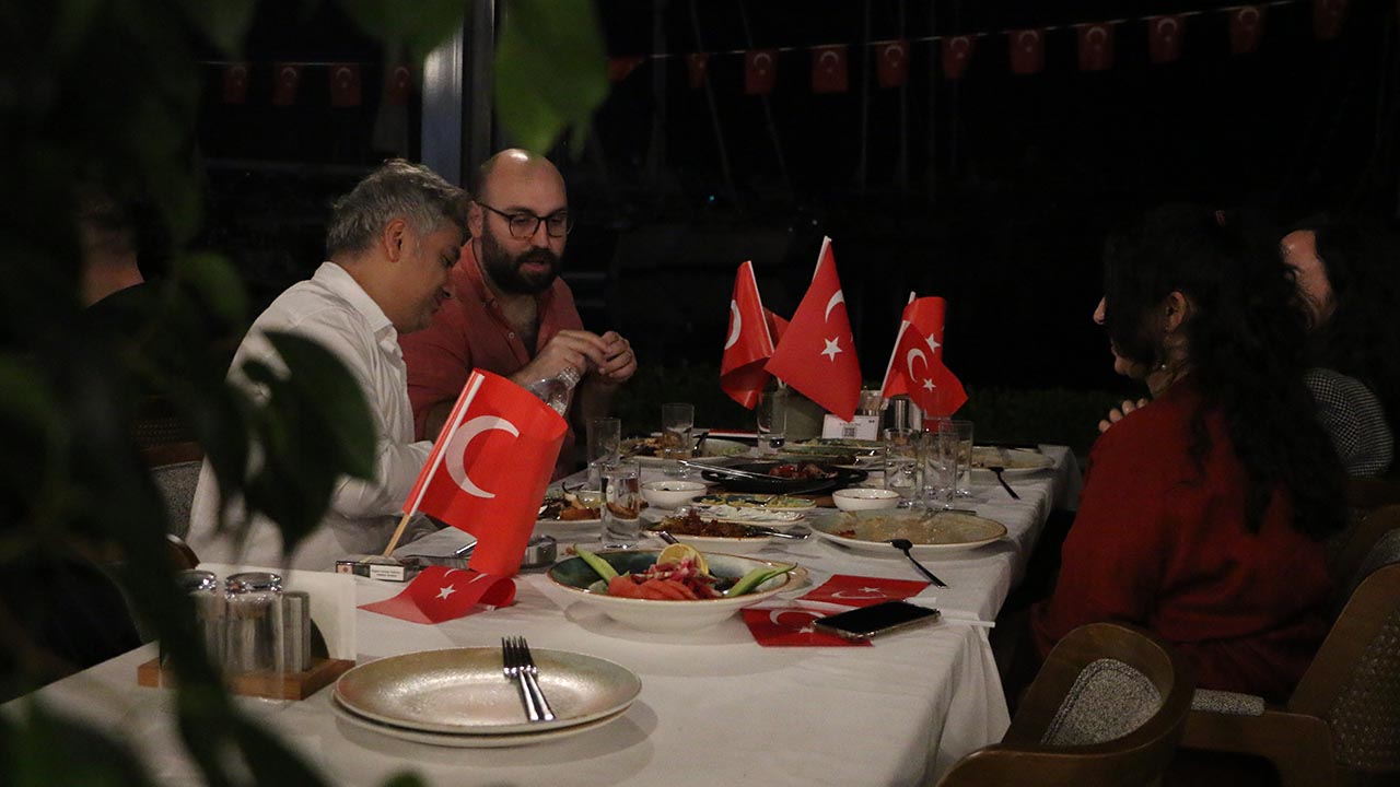 yalova-cumhuriyet-balik-restoran-marina-kutlama (5)