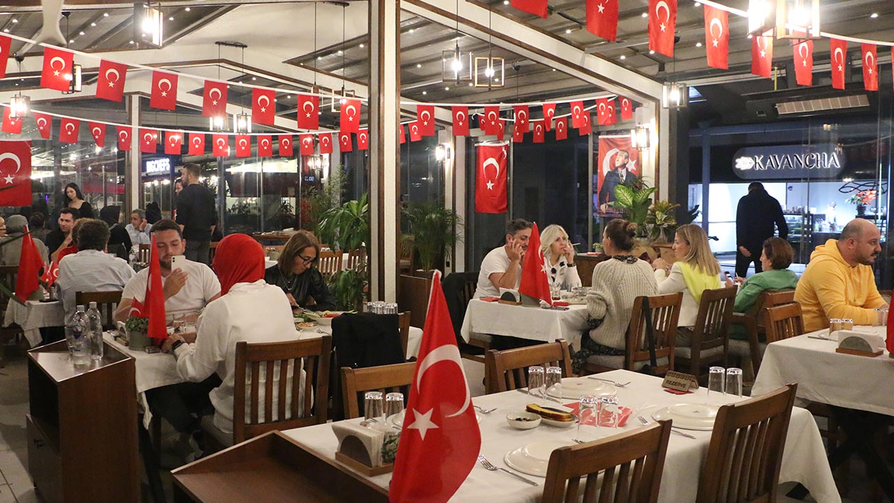 yalova-cumhuriyet-balik-restoran-marina-kutlama (6)
