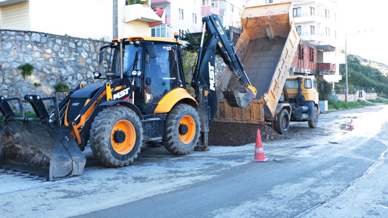 yalova-cinarcik-belediye-fen-isleri-ekip-müdahale-su-patlagi (2)