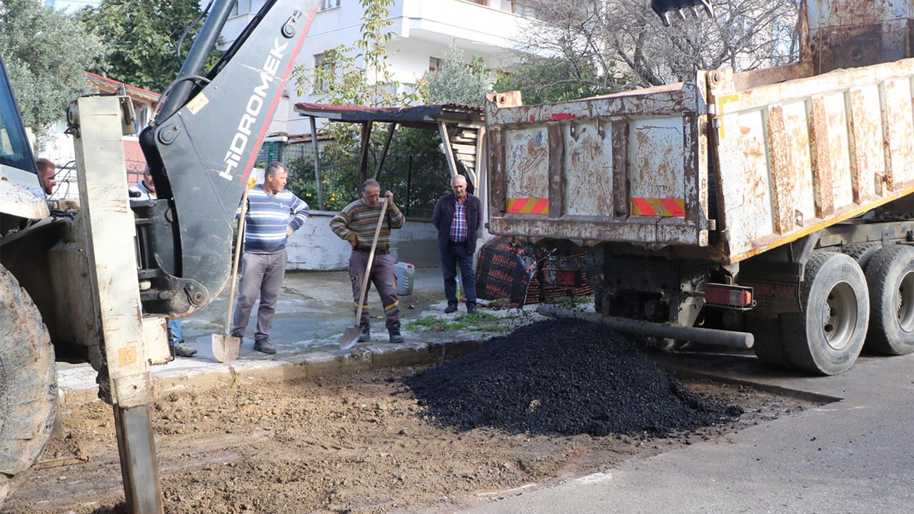 yalova-cinarcik-belediye-fen-isleri-personel-yol-asfalt-onarim (3)