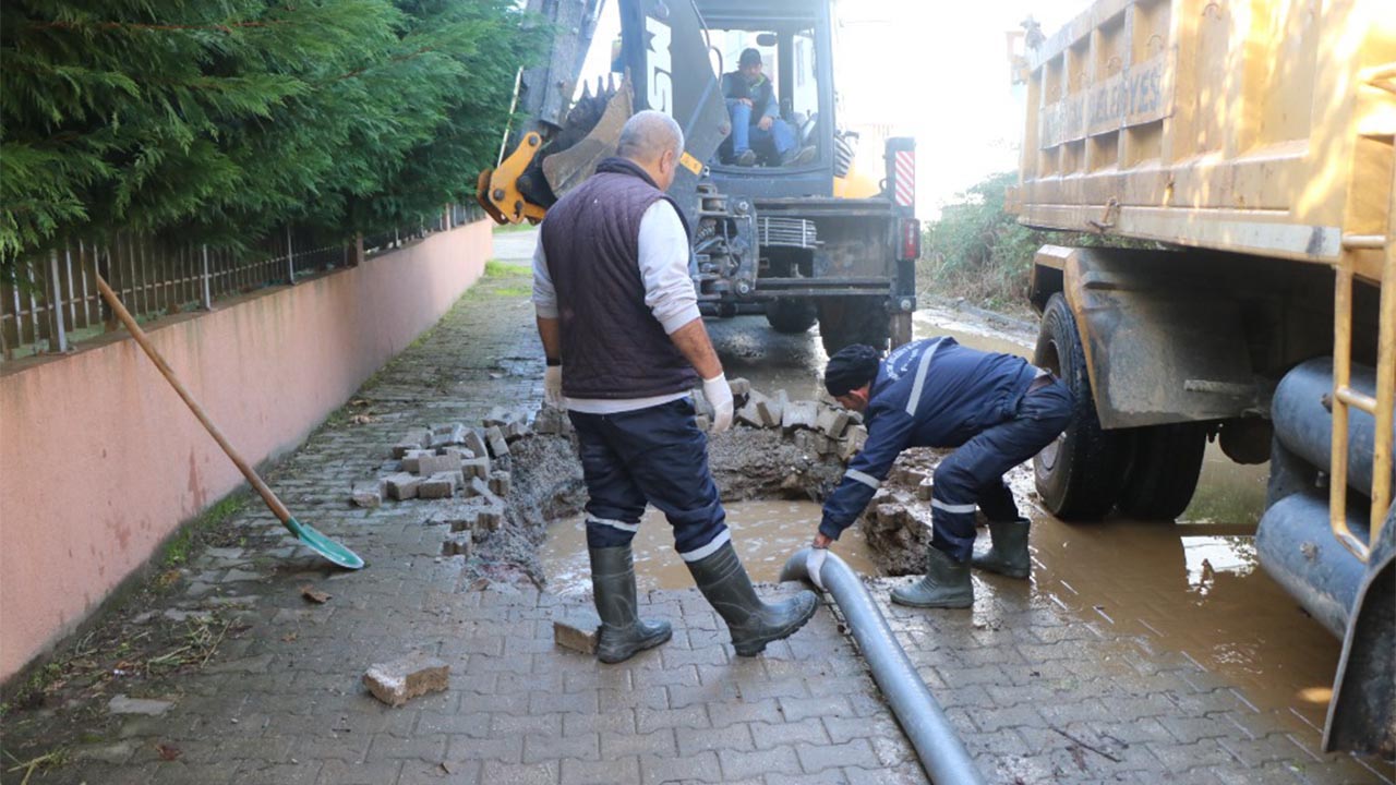 yalova-cinarcik-belediye-fen-isleri-su-patlagi-onarim (1)