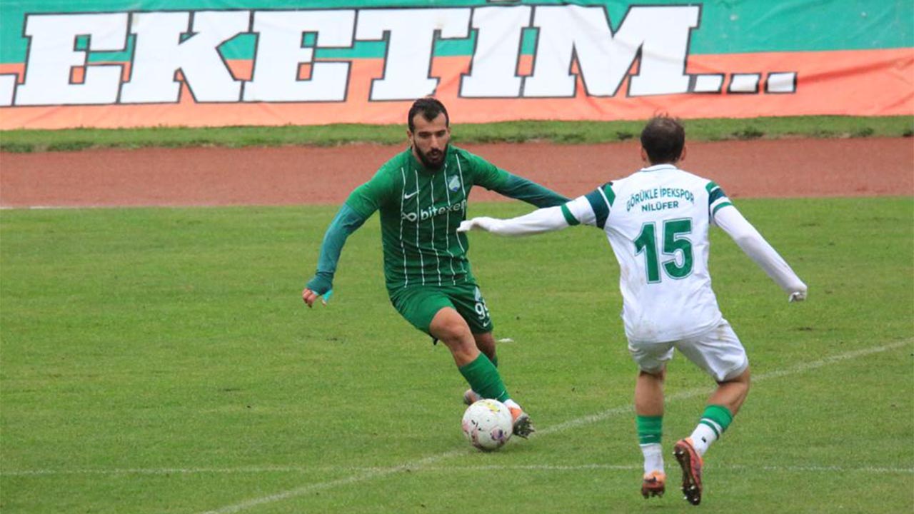 yalova-futbol- bursa-gorukle-ıpekspor-mac-galibiyet (1)