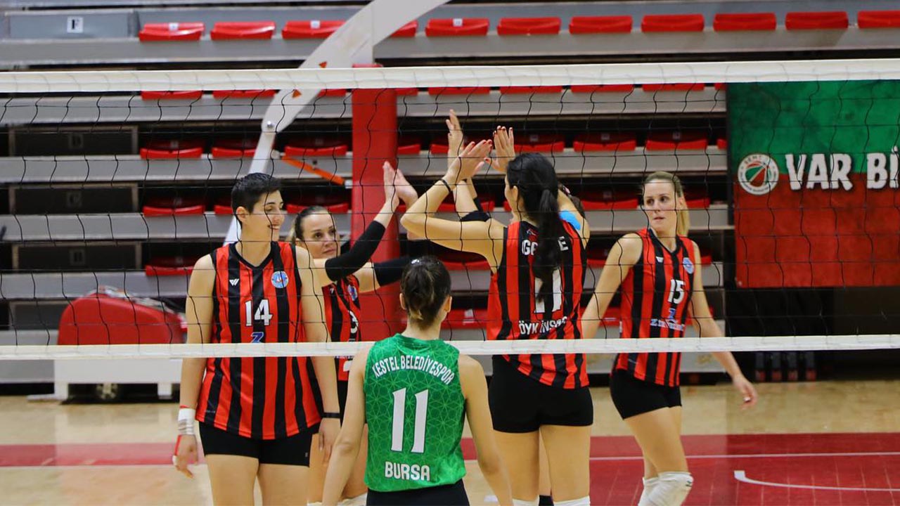 yalova-ciftlikkoy-belediyespor-semt77-yalovaspor-voleybol-kadin-lig-sampiyon (1)