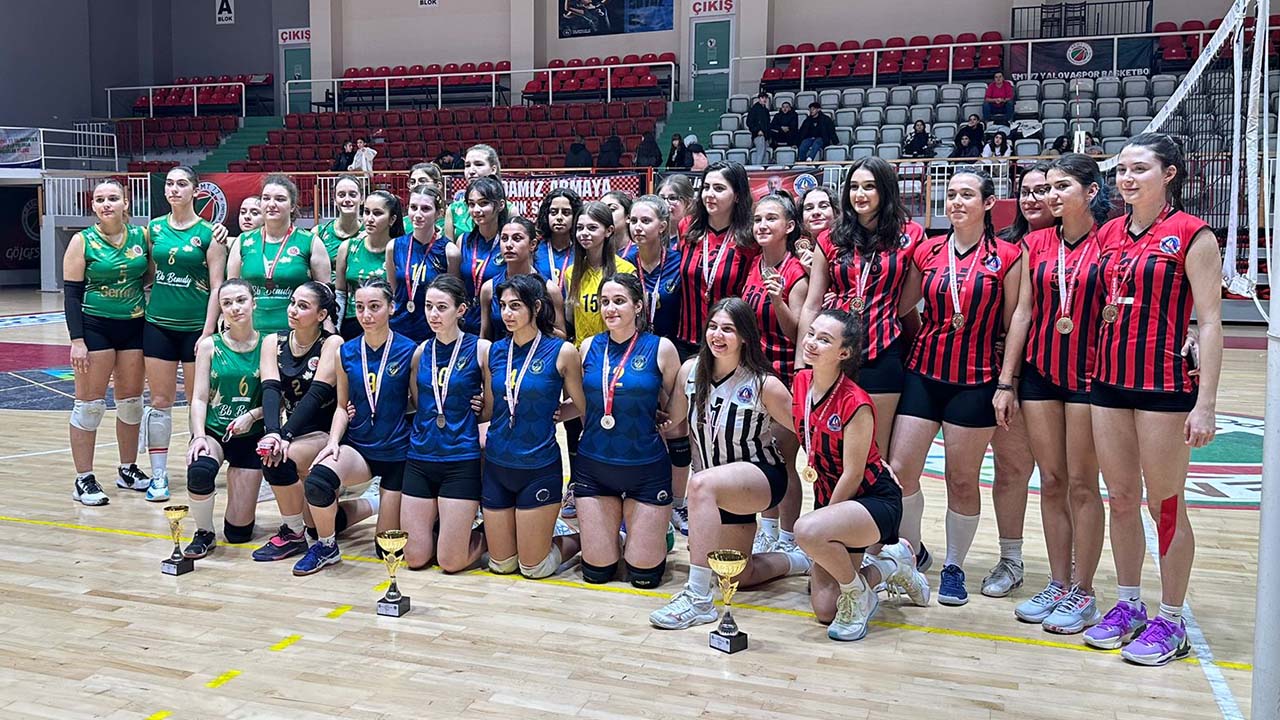 yalova-ciftlikkoy-file-sultan-sampiyon-voleybol-genc-kız (1)