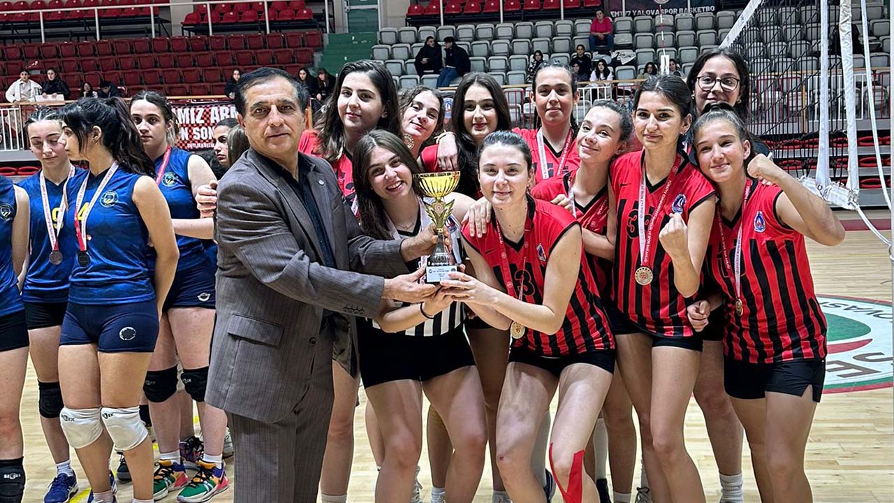 yalova-ciftlikkoy-file-sultan-sampiyon-voleybol-genc-kız (3)