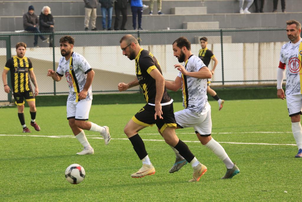 yalova-esenkoy-safranspor-çınarcık-belediyespor-saha-futbol-galibiyet-amator-kume (1)