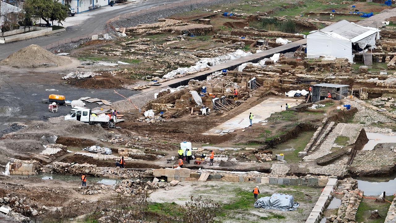 2010 yılındaki yangında alevlere teslim olan Haydarpaşa Garı'nın 7 yıldır süren restorasyonu hala tamamlanmadı (10)