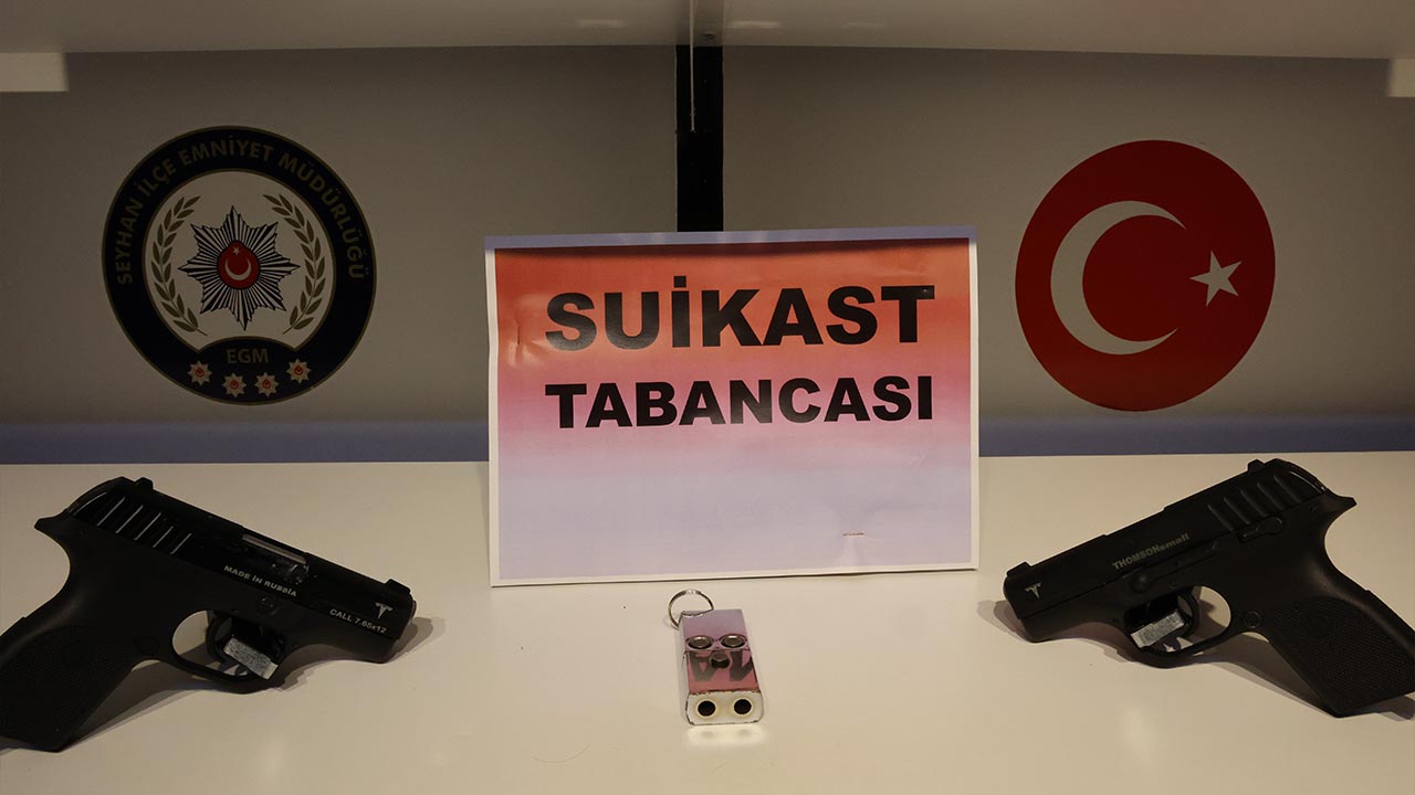 Evlerinde anahtarlık şeklinde suikast tabancası ve otomatik silah çıktı (2)