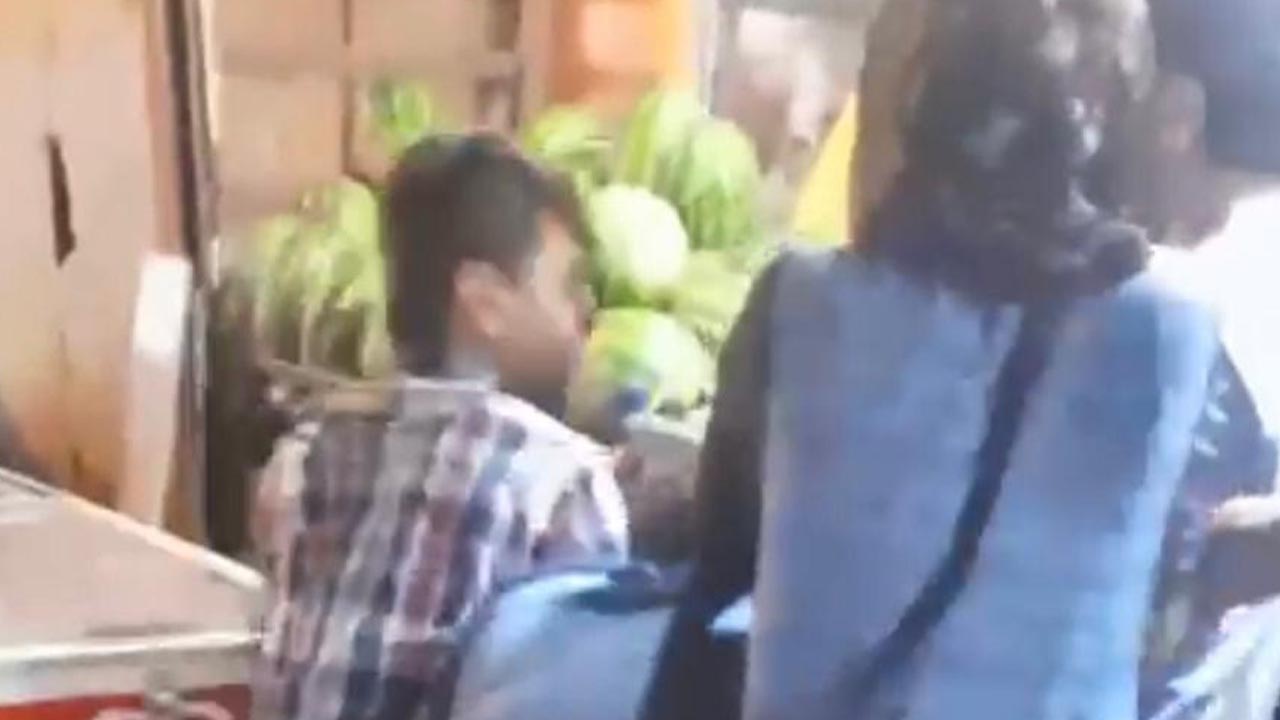 İstanbul’da yaşanan tekme ve yumruklu kavgalar kamerada Kız arkadaşına laf atan şahısları dövdü   (6)