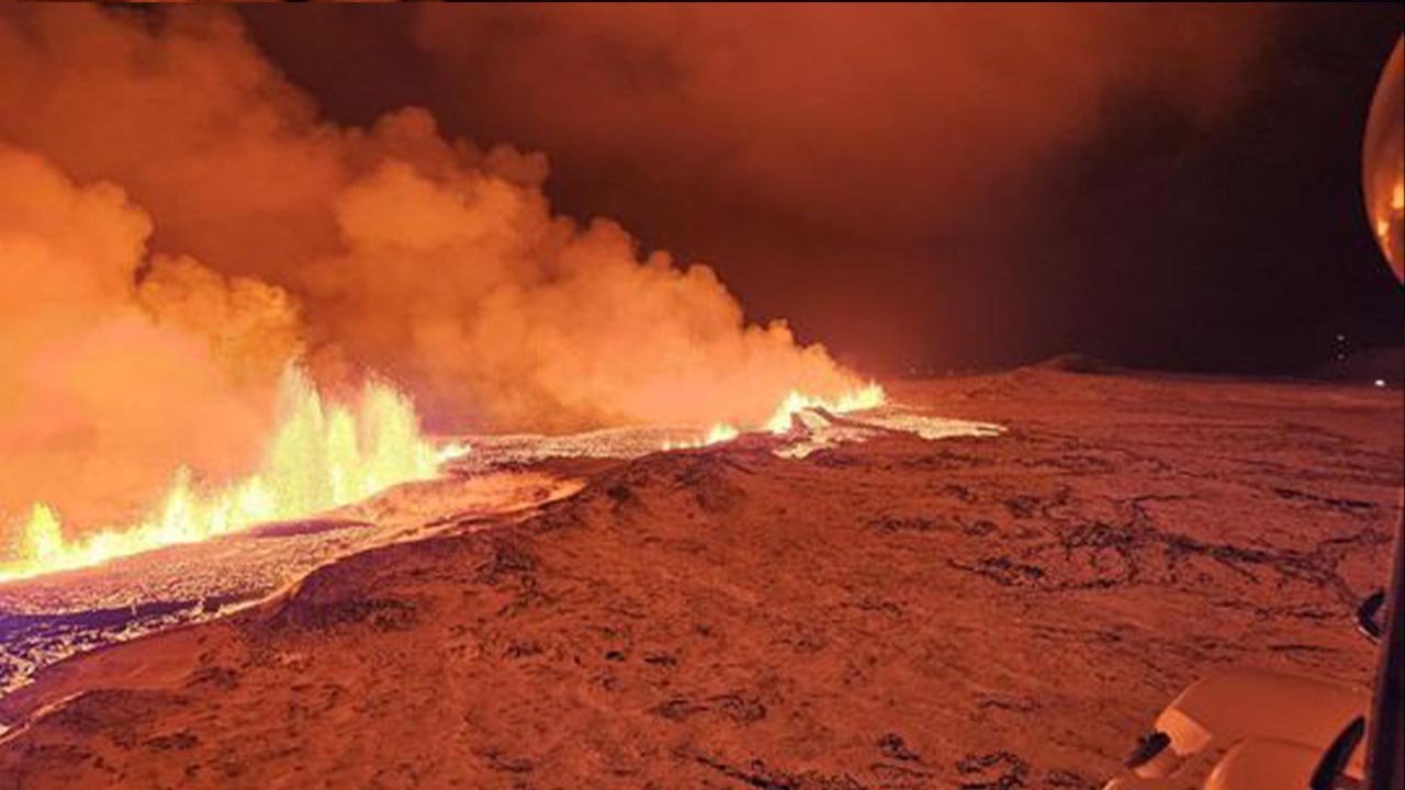 izlanda-yanardag-patlama-yangin-dag-ates-alev (4)