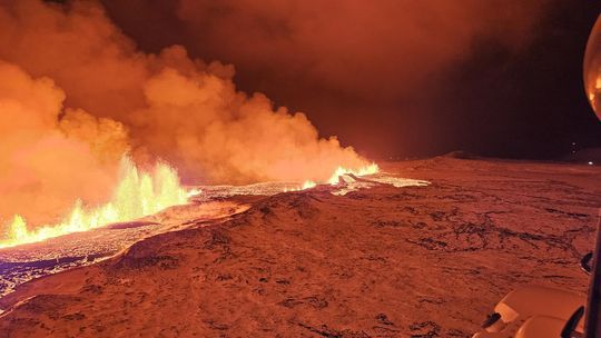izlanda-yanardag-patlama-yangin-dag-ates-alev (5)