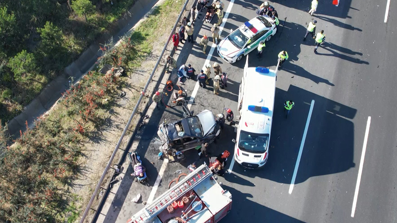 Kuzey Marmara Otoyolu'nda feci kaza 6 yaralı (13)