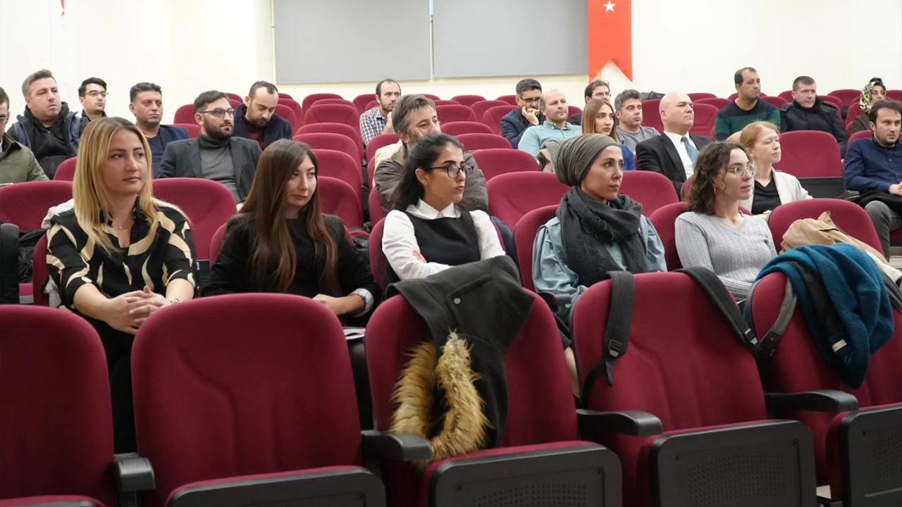 yalova-universite-akreditasyon-toplanti-ogrenci (4)