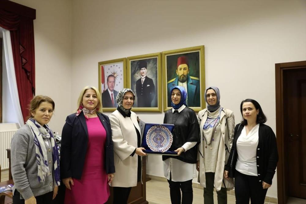 yalova-universite-yasli-bakim-ogrenci-darülaceze-ziyaret-rektor (1)