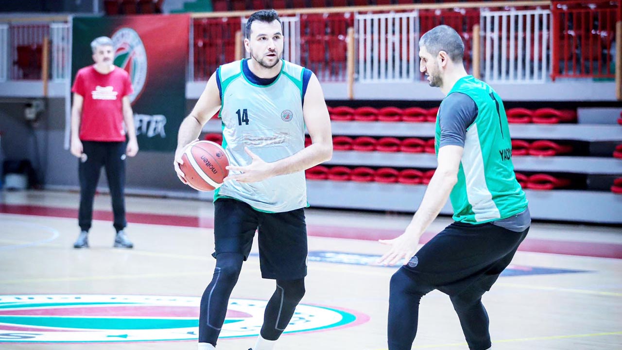 semt77-yalovaspor-basketbol-2023-yil-galibiyet-fenerbahce-kolej-mac (5)
