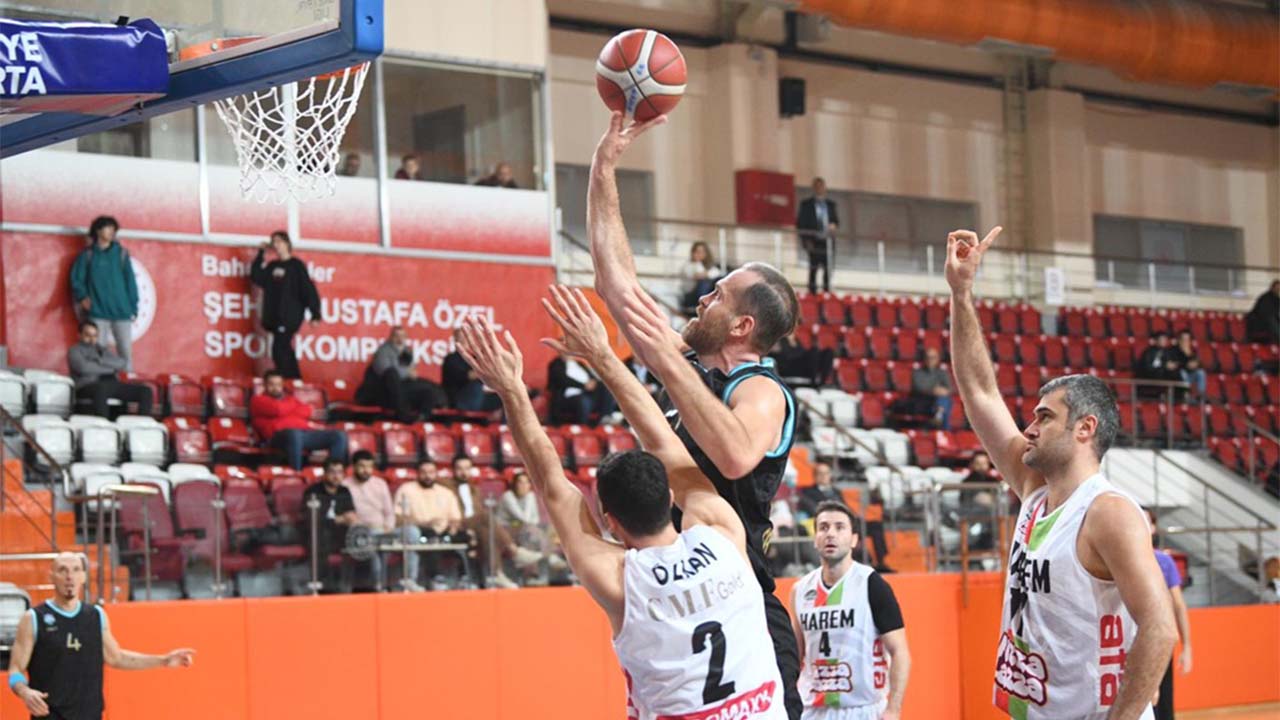 yalova-basketbol-lider-semt77-yalovaspor-mac-galibiyet (1)