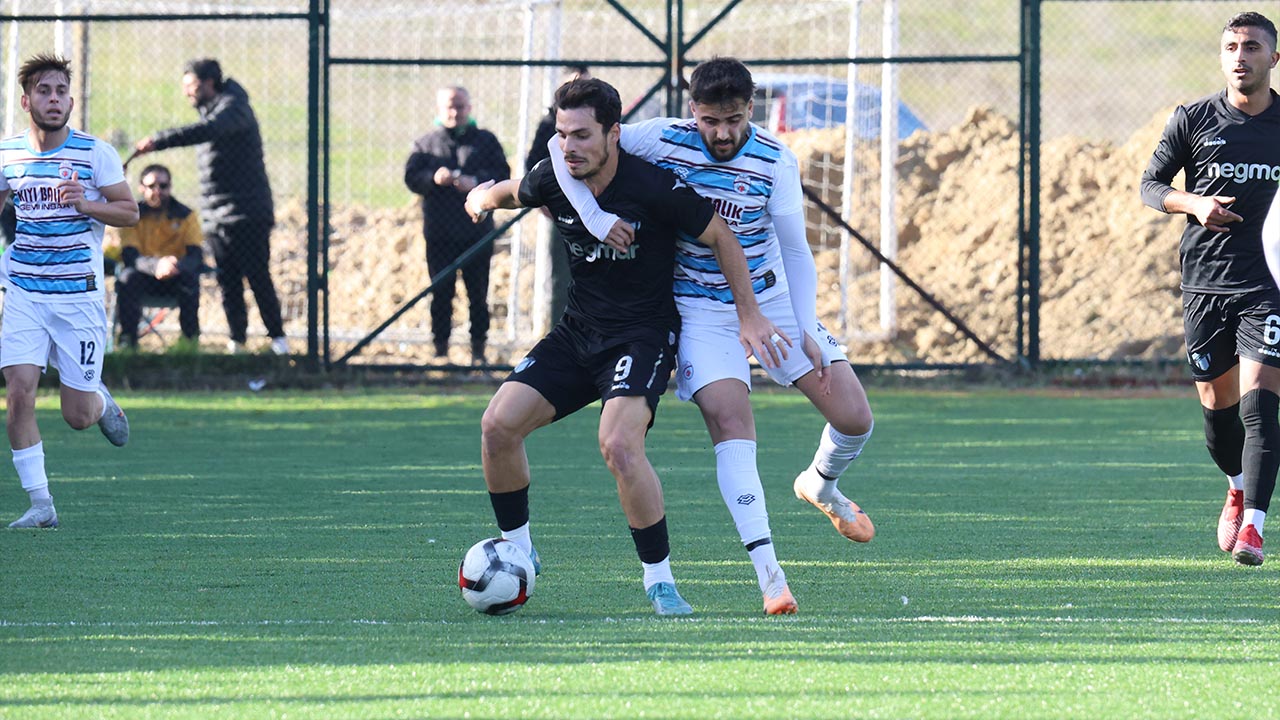 yalova-futbol-sugoren-genclerbirligi-negmar-tavsanli-belediyespor-galibiyet-mac (1)