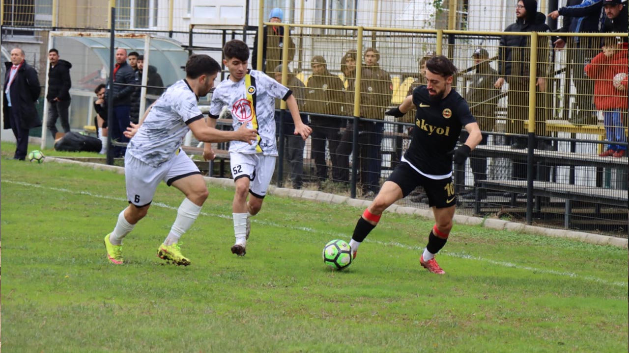 yalovaspor-futbol-mac-çinarcik-belediyespor-galibiyet (1)