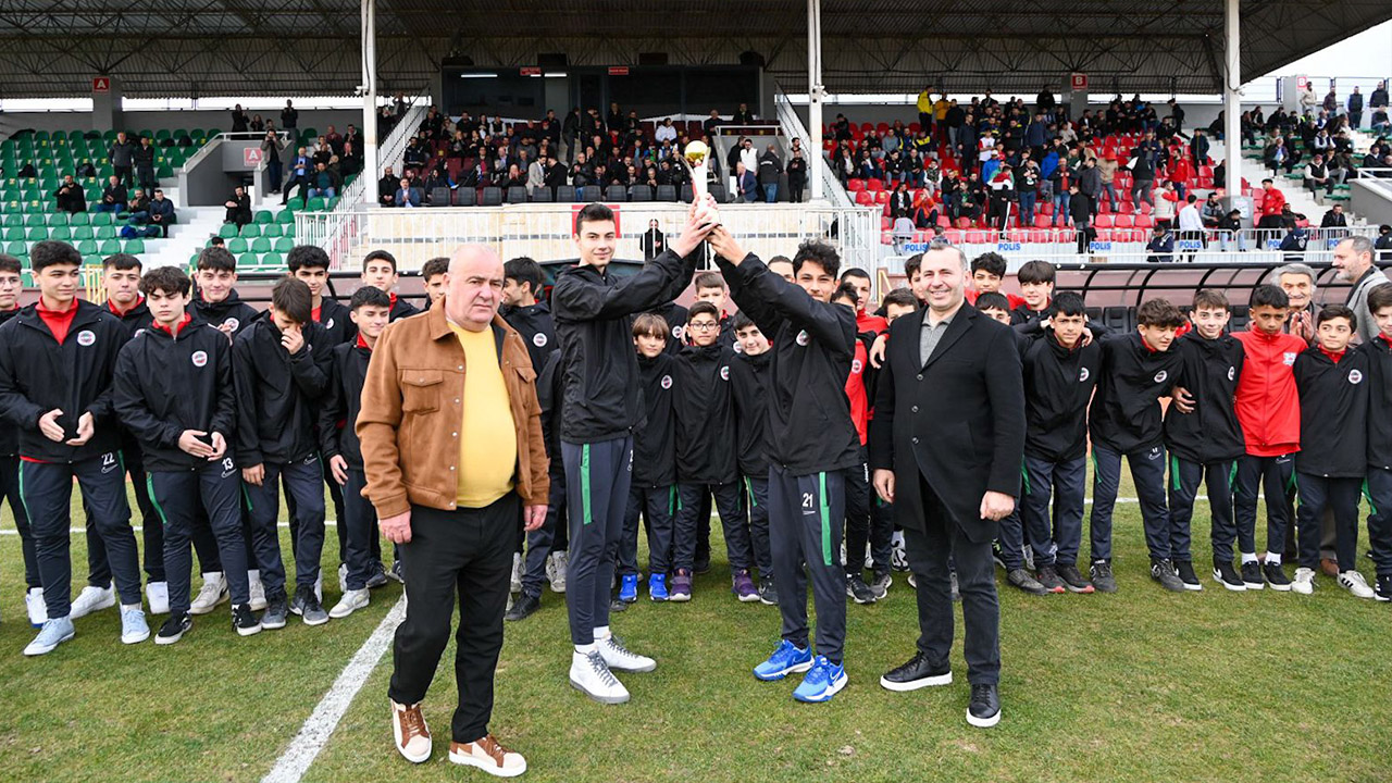 Yalova Belediye Spor Futbol U14 16 Kupa (1)