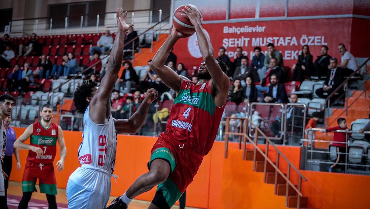 Yalova Istanbul Semt77 Yalovaspor Erkek Basketbol Lider Zirve Galibiyet Fark (4)
