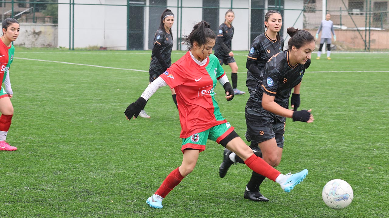Yalova Spor Kadin Futbol Lig Golcuk Galibiyet (2)