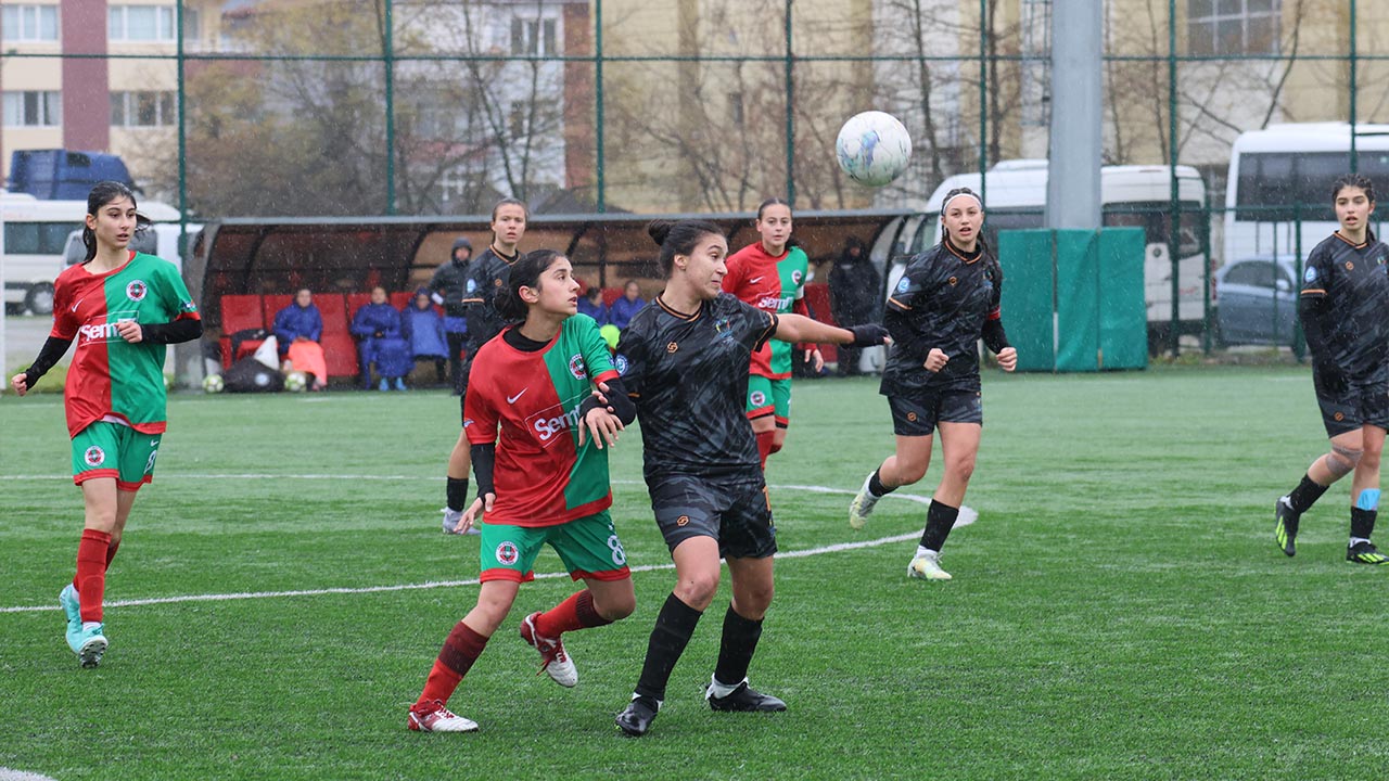 Yalova Spor Kadin Futbol Lig Golcuk Galibiyet (3)