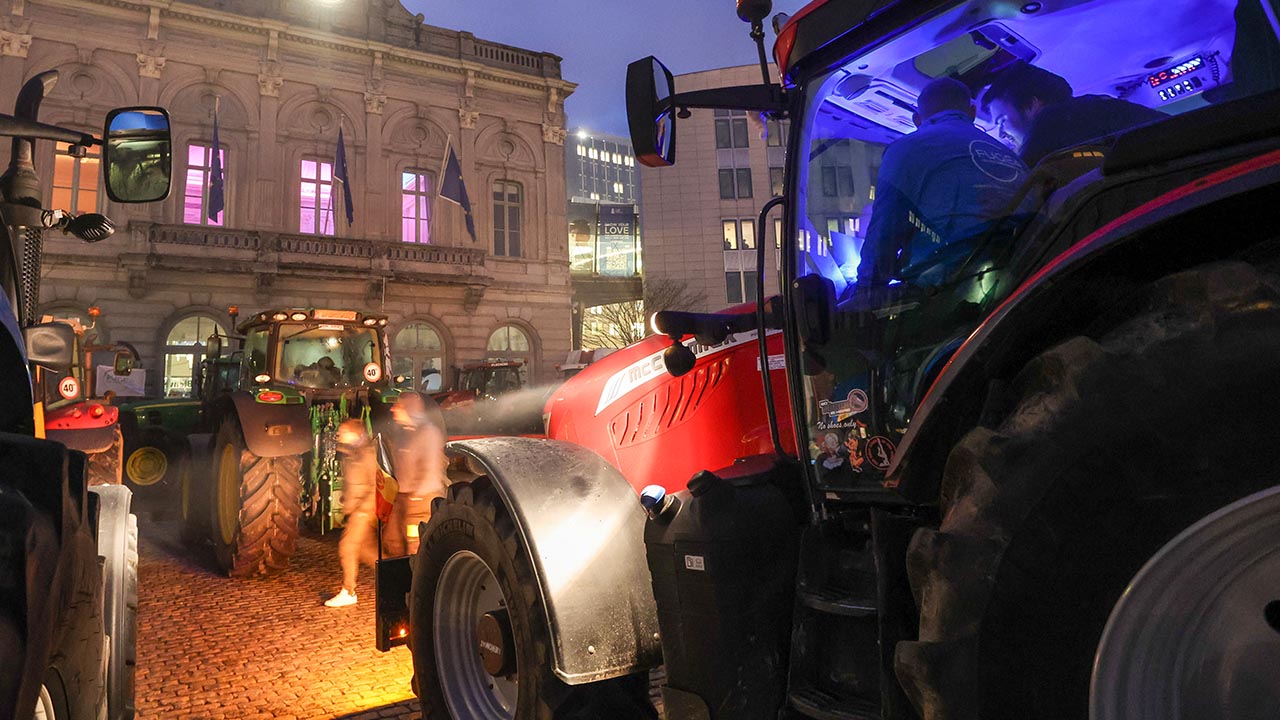 avrupa-birlisi-ciftci-traktor-parlemento-eylem (4)