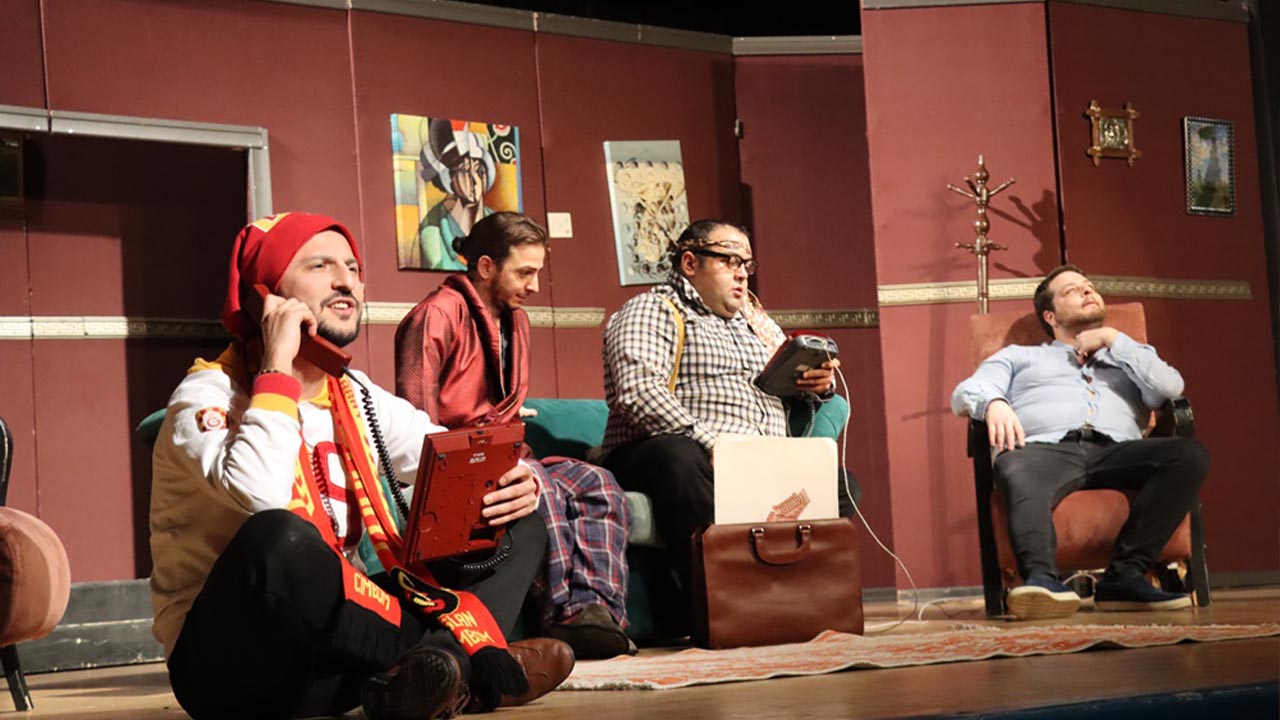 Yalova Belediye Yuruyen Kosk Kultur Sanat Sezon Tiyatro Komedi (3)