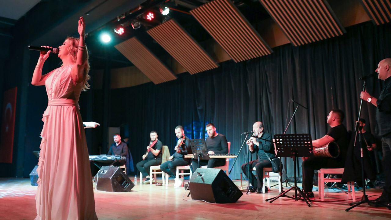 Yalova Belediye Baskan Mustafa Tutuk Sanatci Konser Muzik Eglence (2)