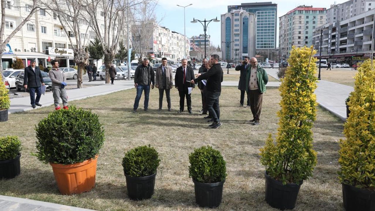 Yalova Kayseri Melikgazi Belediye Baskan Park Bahce Bitki Cicek Dikim (2)