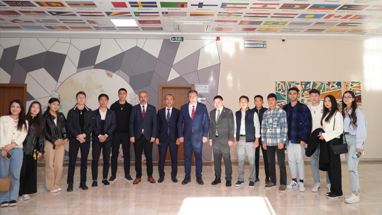 Yalova Universite Kazakistan Baskonsolos Ziyaret Rektor Ogrenci (3)