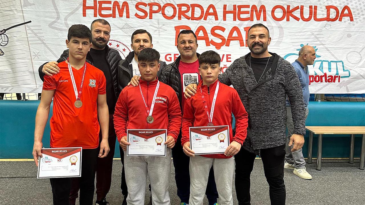 Yalova Altinova Belediyespor Edirne Okul Spor Gures Sampiyona Madalya (1)