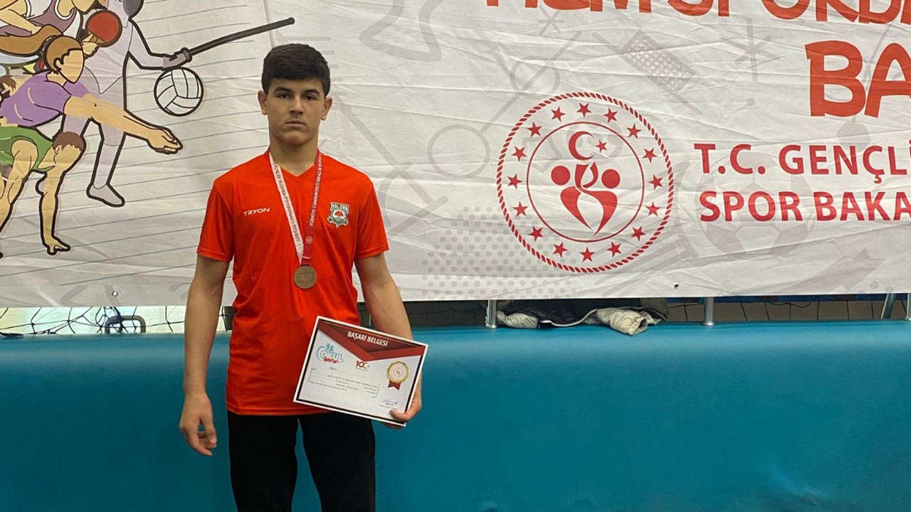 Yalova Altinova Belediyespor Edirne Okul Spor Gures Sampiyona Madalya (3)