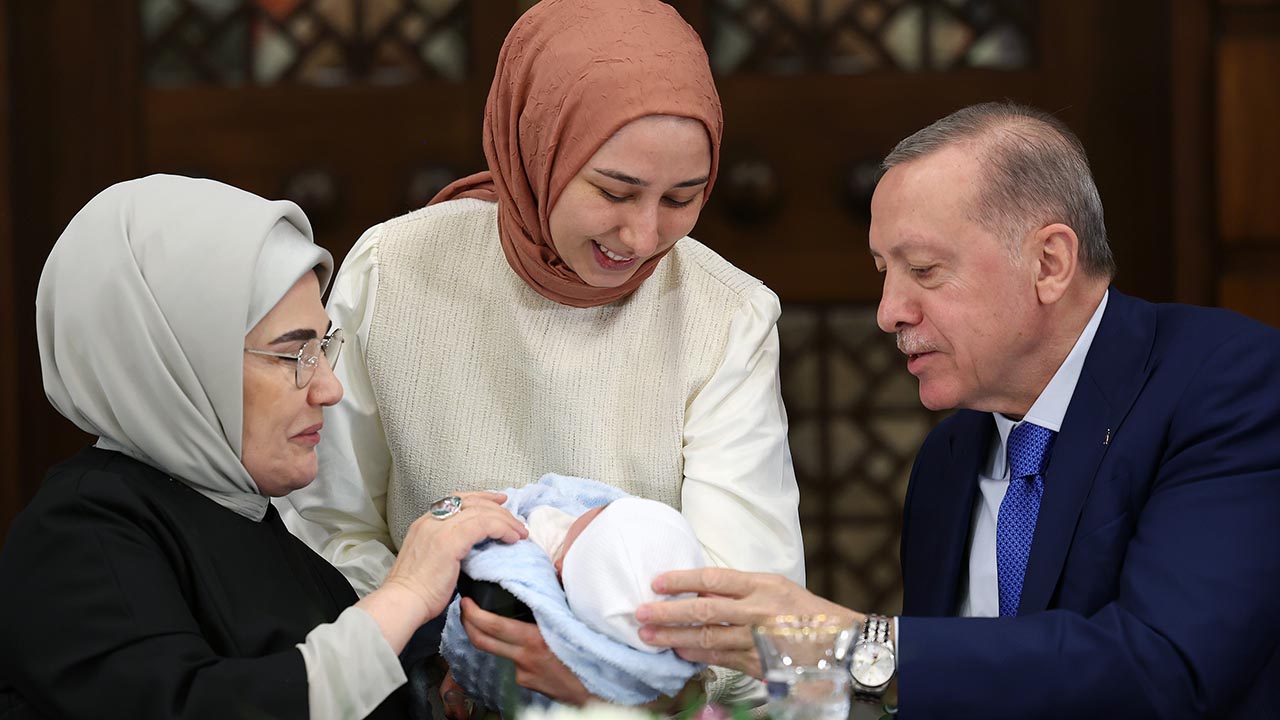 Cumhurbaskani Erdogan Iftar Sehit Aile (10)