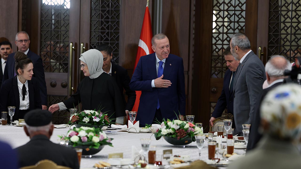 Cumhurbaskani Erdogan Iftar Sehit Aile (11)