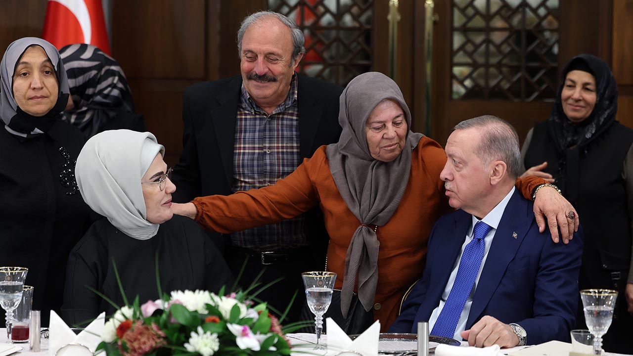 Cumhurbaskani Erdogan Iftar Sehit Aile (2)