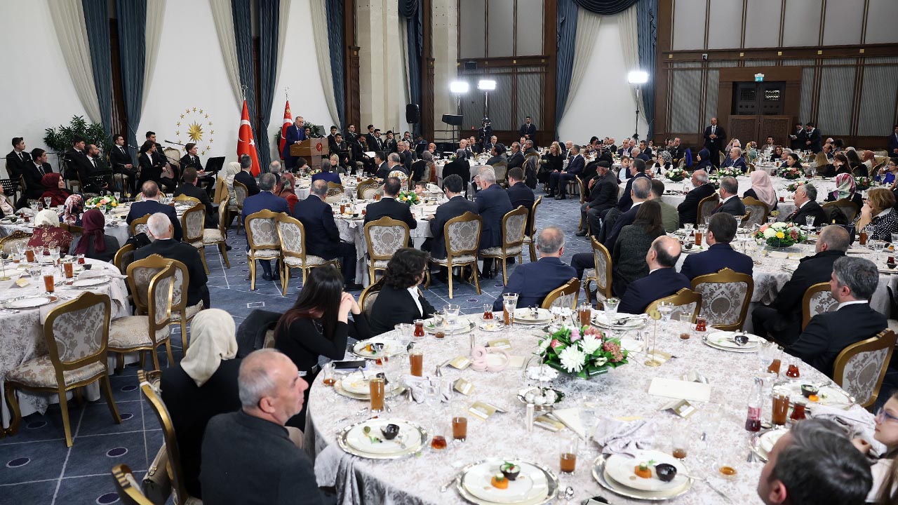 Cumhurbaskani Erdogan Iftar Sehit Aile (8)