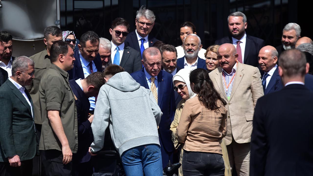 Cumhurbaskani Oyunu Emine Erdogan Oyunu Kullandi (2)