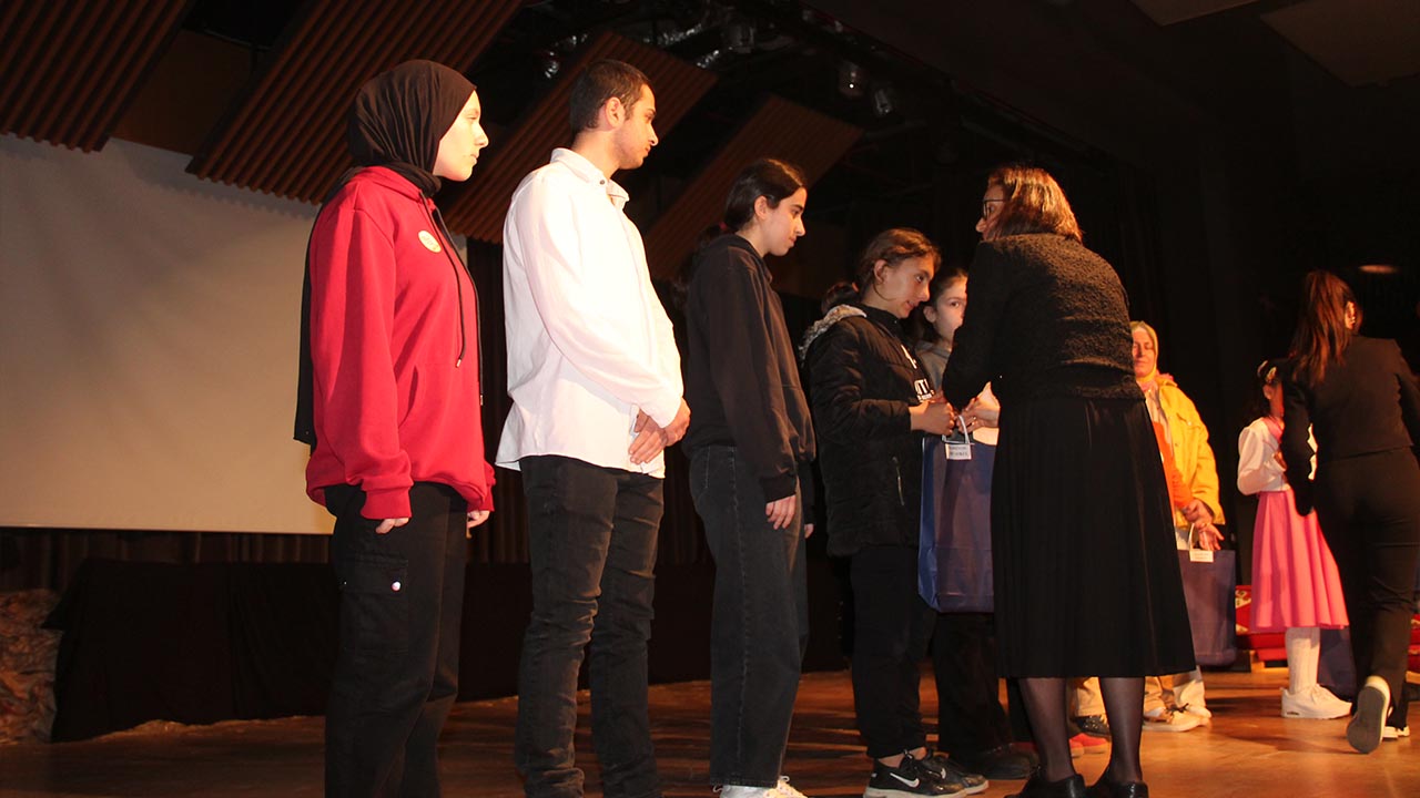 Yalova Guzel Sanatlar Lisesi 18Mart Sehit Canakkale Zaferi Tiyatro (11)