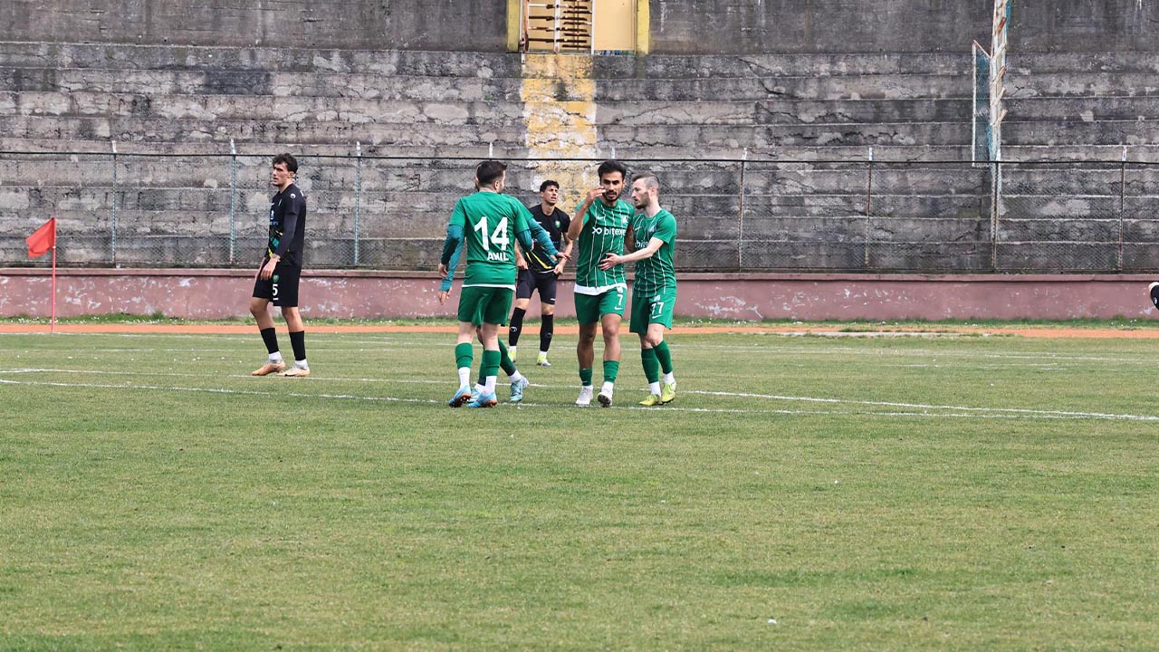 Yalova Yesilovaspor Altinova Belediyespor Derbi Galibiyet Gol Futbol (2)