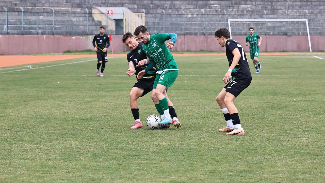 Yalova Yesilovaspor Altinova Belediyespor Derbi Galibiyet Gol Futbol (4)