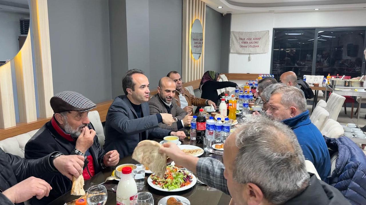 Yalova Ak Parti Ilce Belediye Baskan Aday Il Yonetim Iftar Yemek (2)