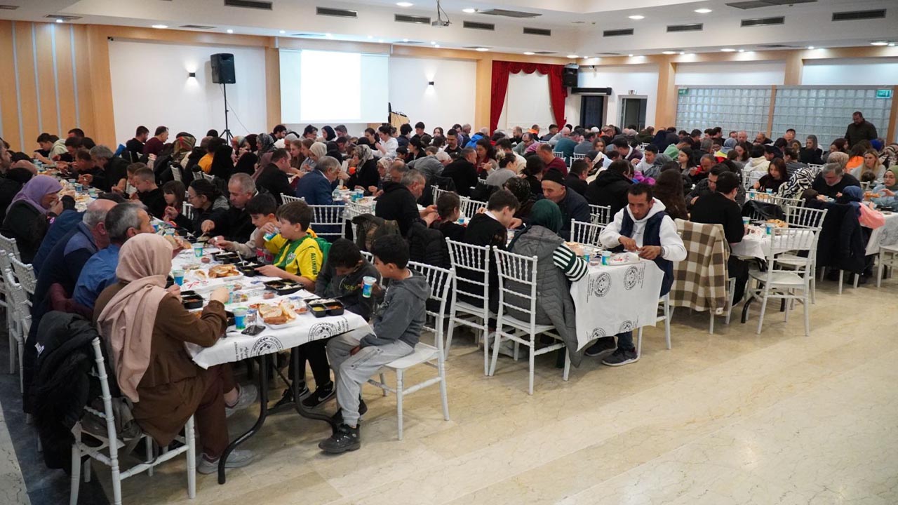 Yalova Altinova Belediye Personel Iftar Program Baskan (1)