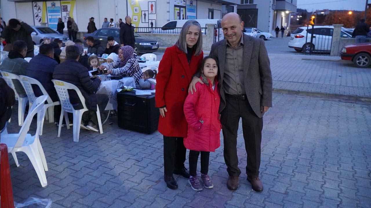 Yalova Altinova Hurriyet Mahalle Belediye Baskan Oruc Iftar (4)