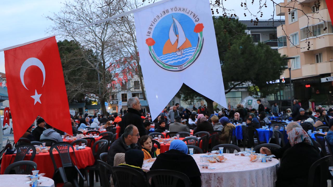 Yalova Ciftlikkoy Ak Parti Belediye Baskan Aday Vekil Ilce Mahalle Iftar (5)